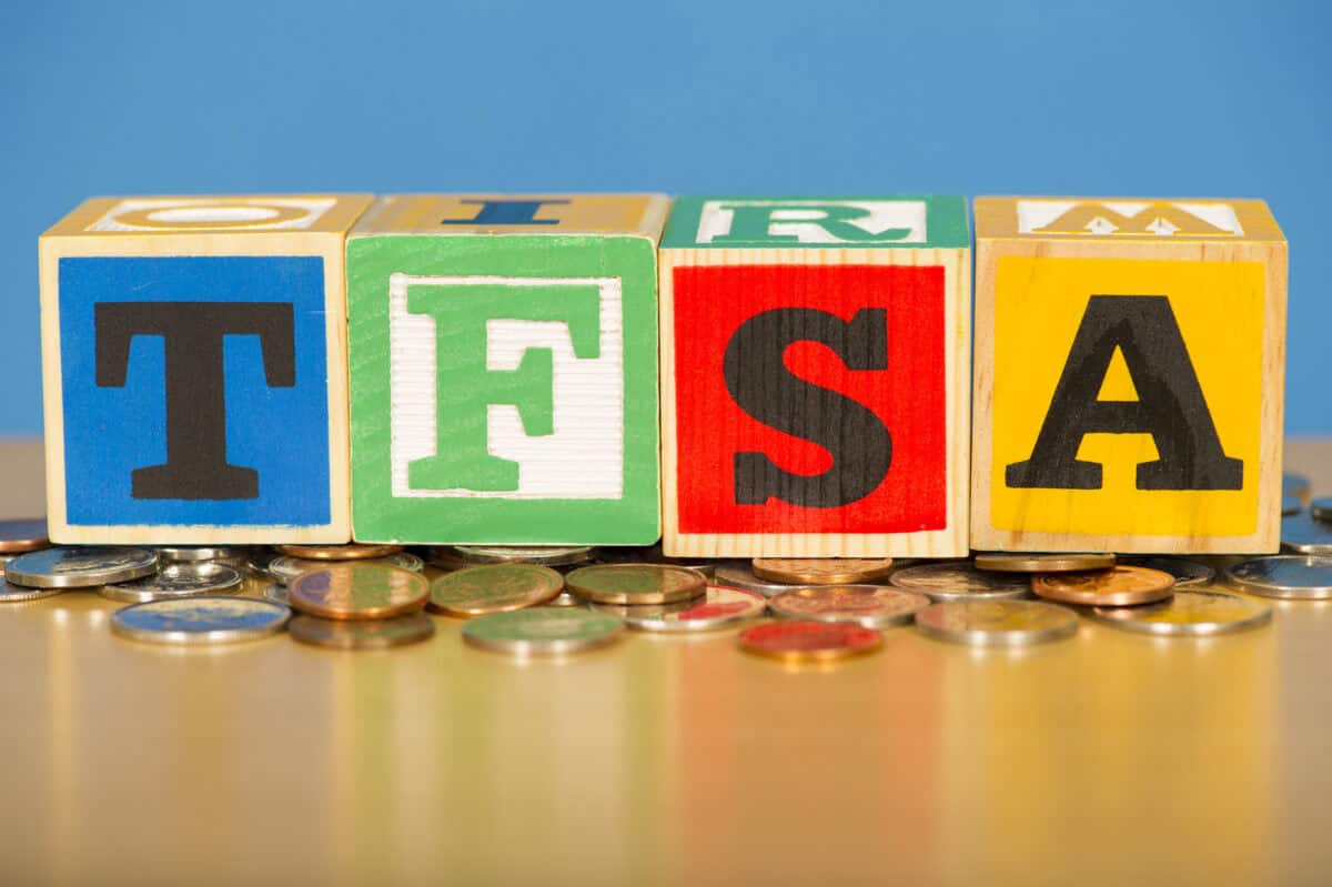 When Does a Taxable Account Actually Beat a TFSA? Here’s the Answer